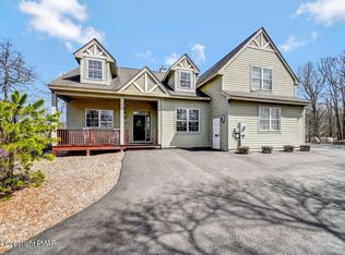 251 Wild Pines Dr, Pocono Pines, PA 18350