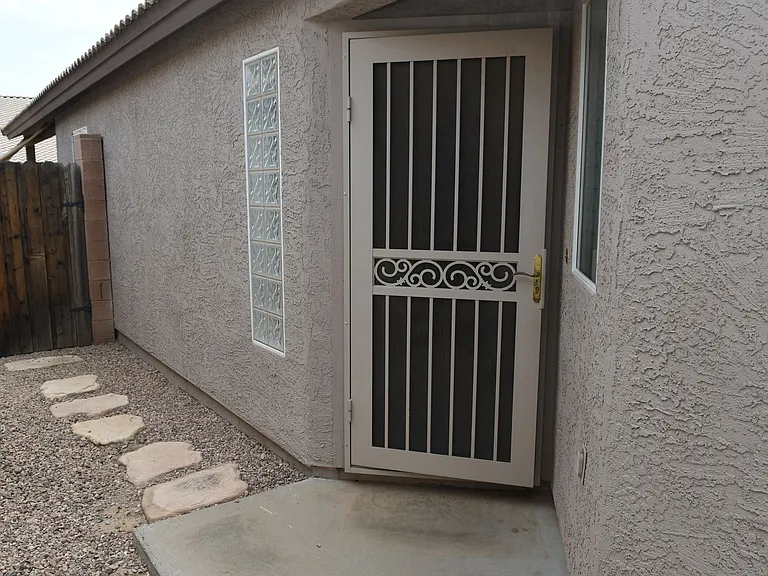 16625 S 46th Pl — Photo 2