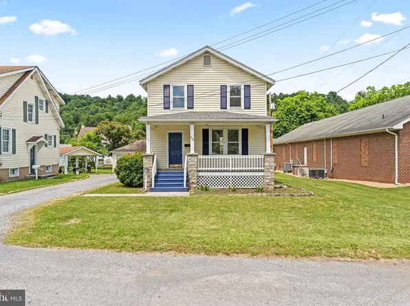308 S Green St, Berkeley Springs, WV 25411