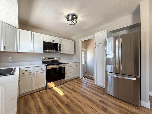 5th image of 918 18th St SE