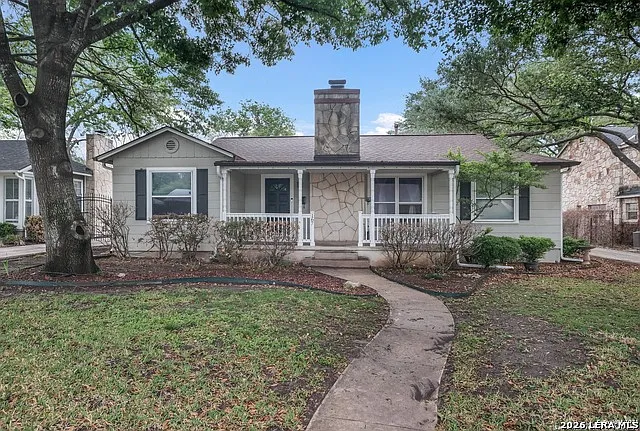 167 E Edgewood Pl — Photo 1