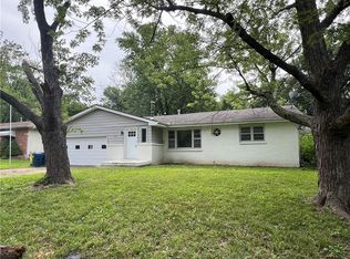 1237 Old Manor Rd, Liberty, MO 64068