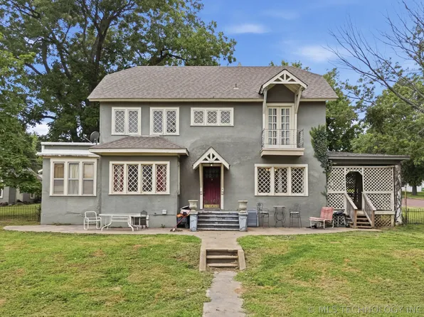 202 S Maple St, Bristow, OK 74010