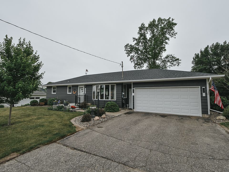 1st image of 703 3rd Ave