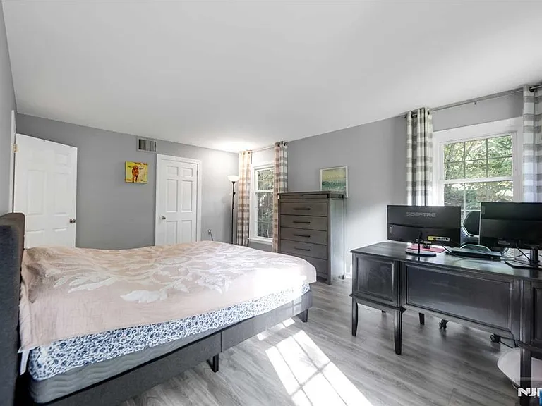 5 Monroe Dr — Photo 17