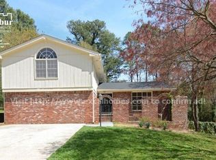 957 Dunstan Ln, Stone Mountain, GA