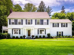 36 Valley Rd, Manhasset, NY 11030