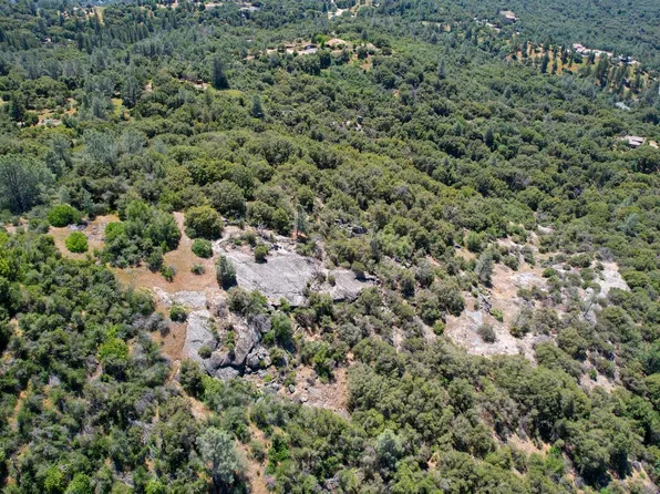 15 Sunshine Mountain Rd, Oakhurst, CA 93644