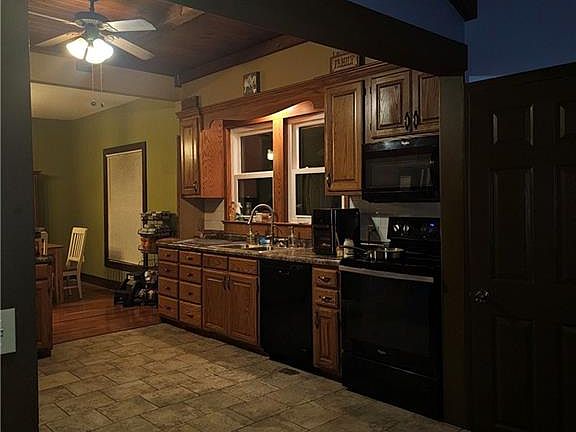 5th image of 312 Main St