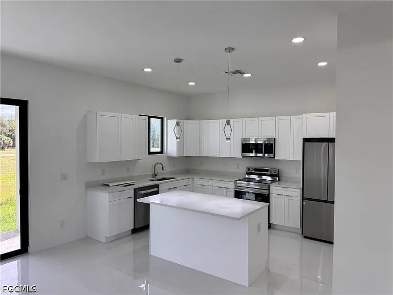 4121 NW 22nd St — Photo 6