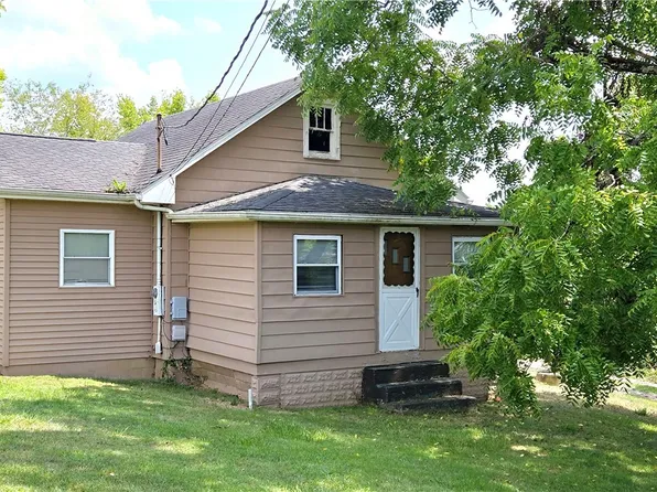 7711 Pike St, Mineral Wells, WV 26150