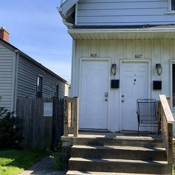 607 1/2 E Sheldon Ave — Photo 3