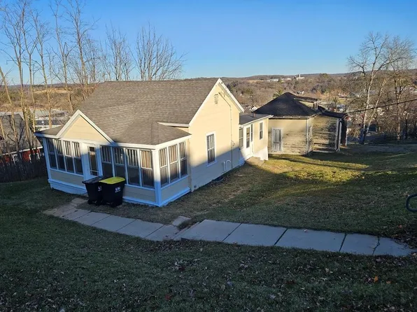 302 Academy St, Elroy, WI 53929