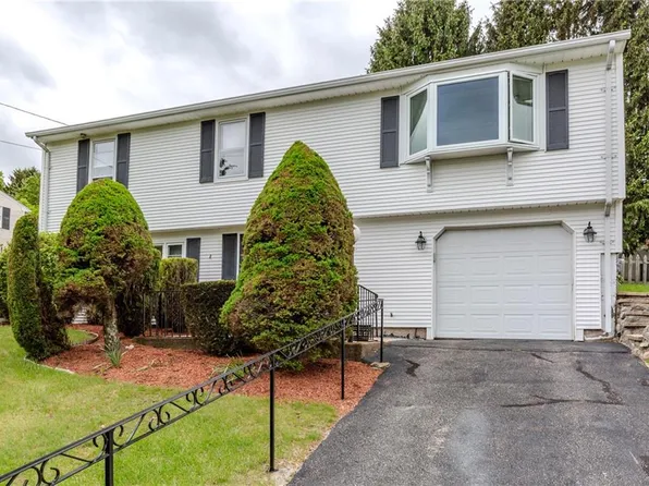 56 Mulberry Cir, Johnston, RI 02919