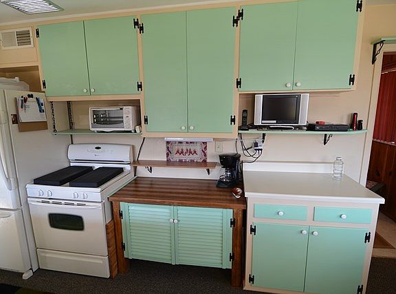 3rd image of 806 Juniper Dr