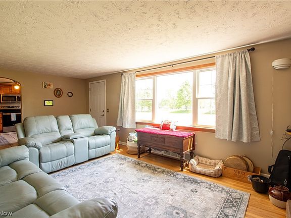 5th image of 10381 Portage St NW