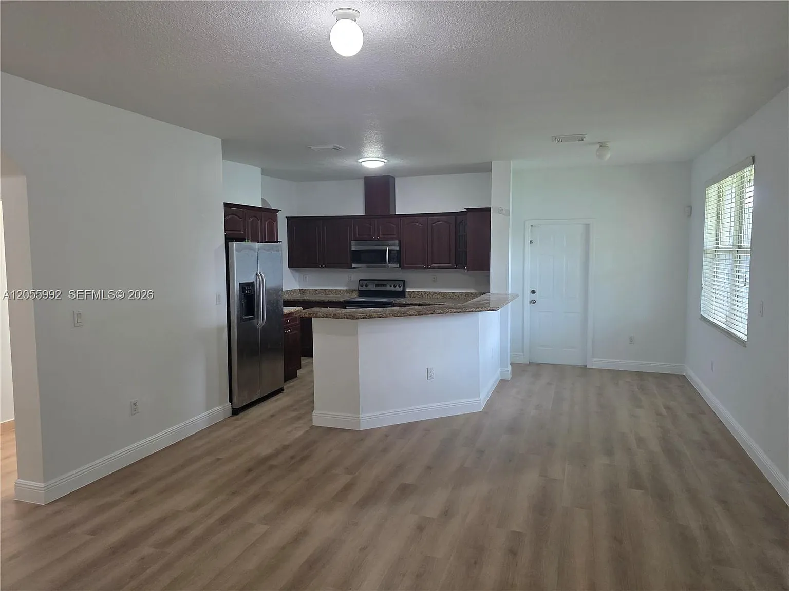 5 bed, 2598 sqft, $4,800 — Photo 3