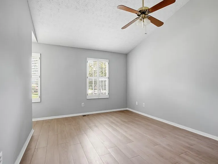 11240 Rotherick Dr — Photo 10