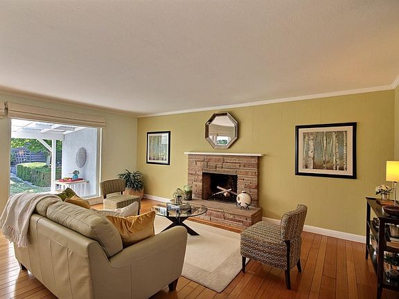 3rd image of 1805 Loyola Dr