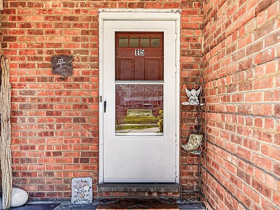 3rd image of 115 Robins Road #115