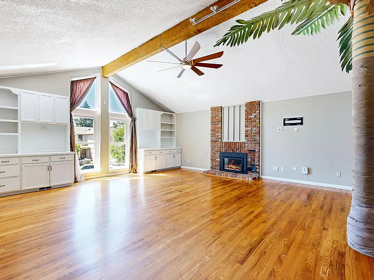 2946 S Moline Pl — Photo 2