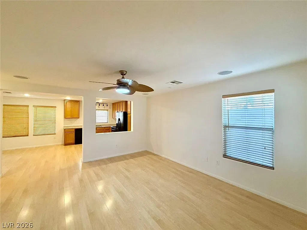3 bed, 2.5 bath, 1721 sqft, $1,950 — Photo 3