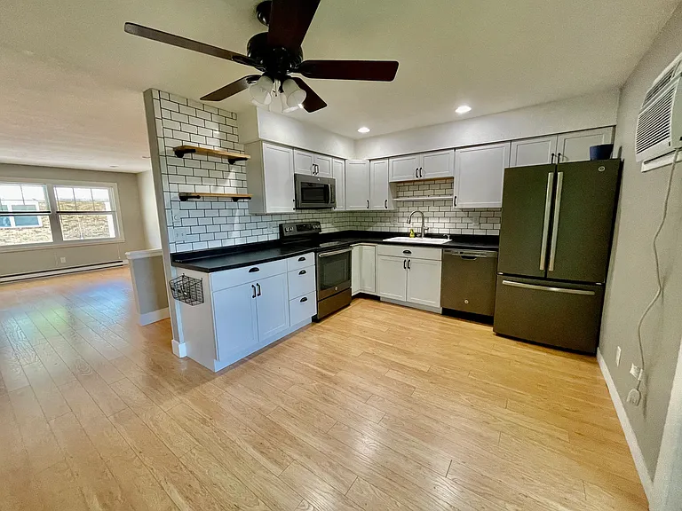 215 Elendale Coloma Mi W #3 — Photo 12