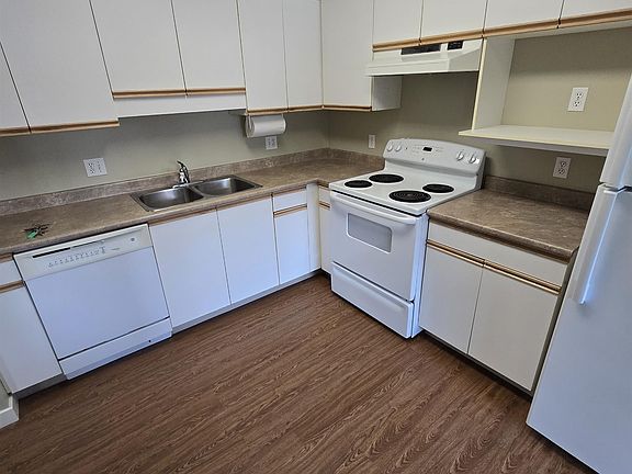 5th image of 8537 Young Rd #103
