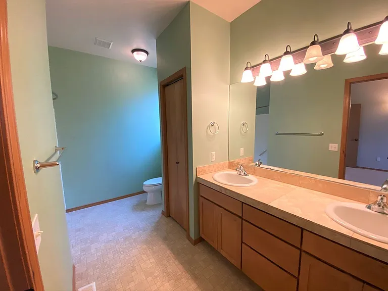 2405 N Lilac Way — Photo 28