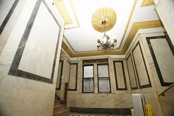 Rented by Norman Raindel, LREB | media 21