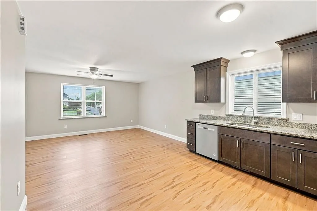 3 bed, 2.0 bath, 1196 sqft, $2,500 — Photo 1