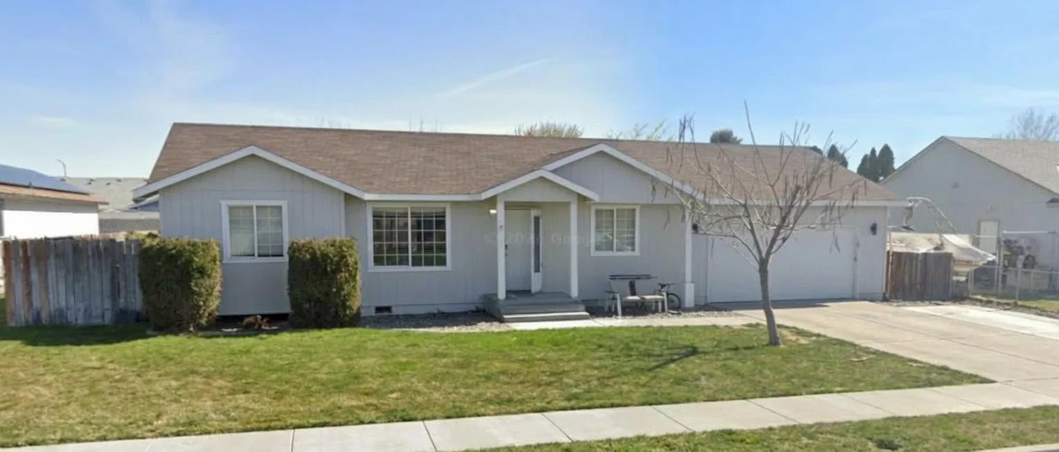 3 bed, 1144 sqft, $2,400 — Photo 1