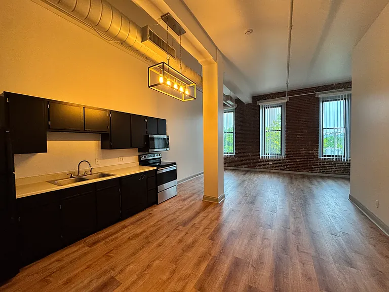 Delaware Lofts — Photo 13