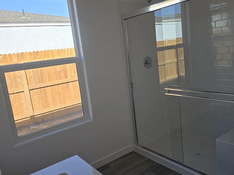 2584 W Cambridge St — Photo 8
