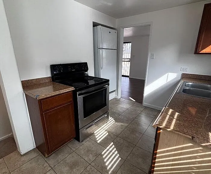 4911 Clay St — Photo 3
