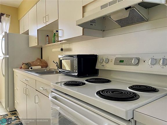 5th image of 3212 NE 8th Ct APT 14