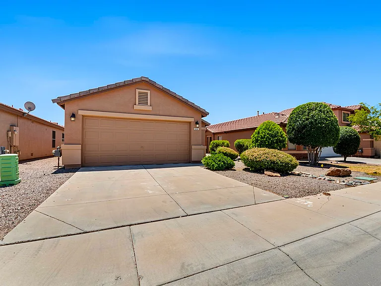 42551 W Hillman Dr — Photo 35