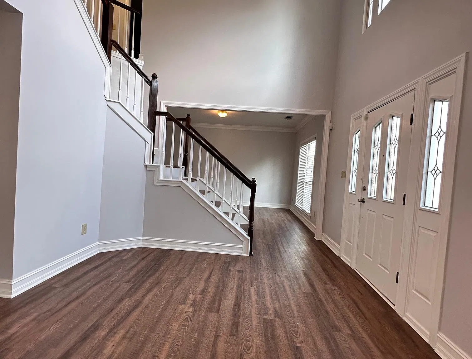 5 bed, 2.5 bath, 3800 sqft, $3,000 — Photo 3