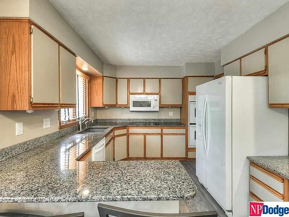 3rd image of 114 Bellevue Blvd N