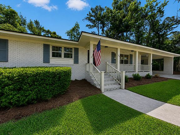 3rd image of 2411 Meadowbrook Dr