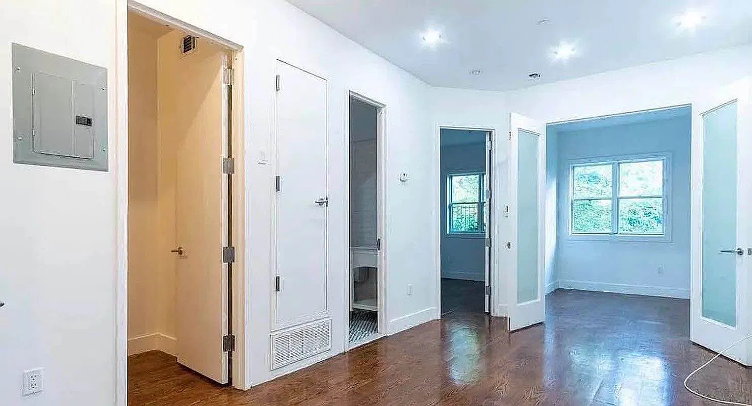 1072 Bergen Avenue — Photo 1