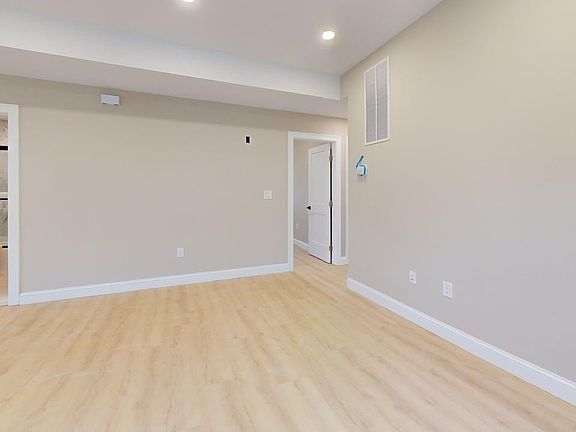 5th image of 231 Highland Ave #4