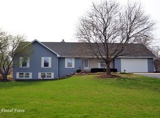 15N009 Shirewood Farm Rd, Hampshire, IL 60140