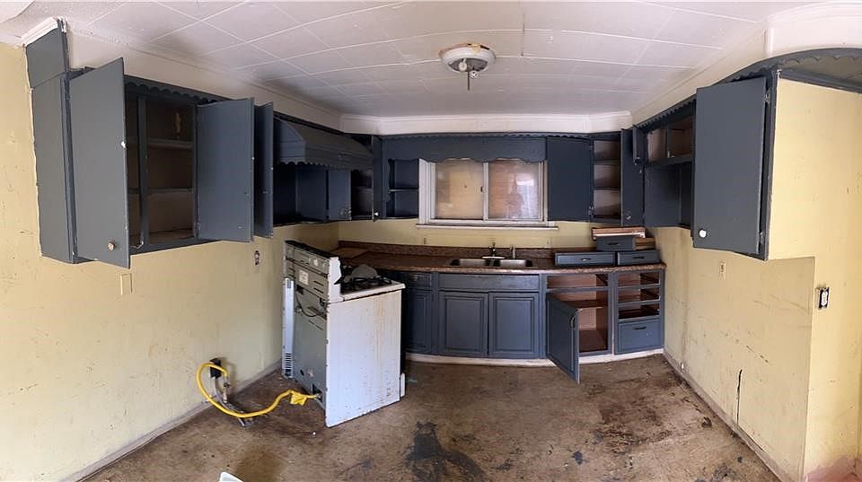 2nd image of 65 Saratoga Ave