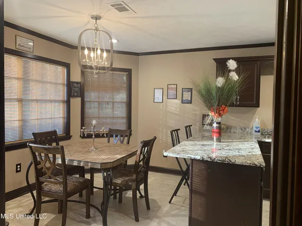 2726 Hemingway Cir, Jackson, MS 39209