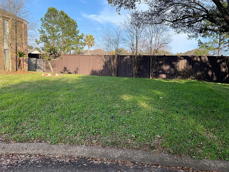 18002 Hollywell Dr — Photo 16