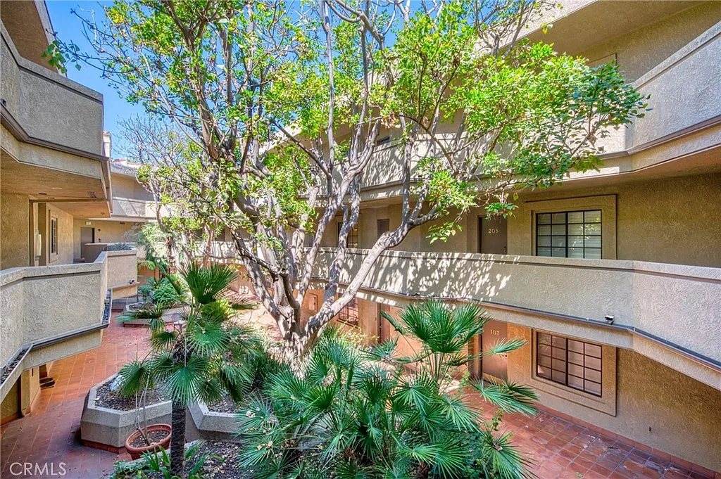 2 bed, 1250 sqft, $3,995 — Photo 2