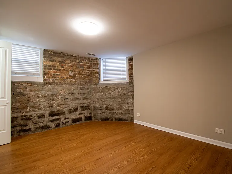 Maynard At Elaine Place — Photo 14