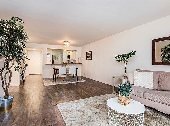 5th image of 1900 Vine St APT 203
