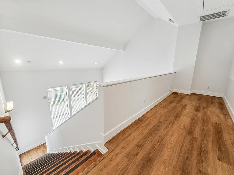 4427 Eigel St — Photo 10